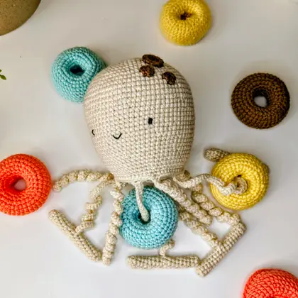 Octopus Threading Toy